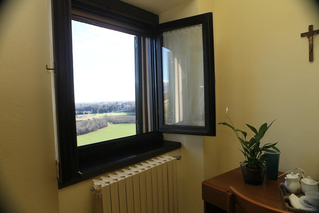 Villa Santa Maria Dell'Arco - Centro Oreb Cazzago San Martino Room photo